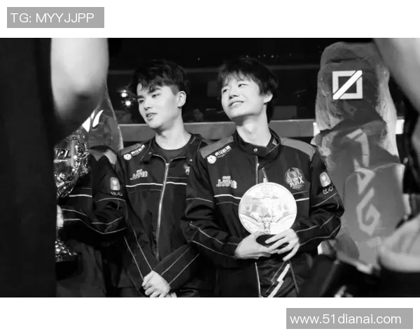 FPX战队荣耀之路：从崛起到巅峰的奋斗与坚持